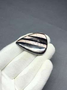 Piedra preciosa hipersténica de alta calidad de grado AAA 100%, maravilloso cristal verde para curar, fabricación de joyas de piedra suelta hecha a mano - Product Image 2