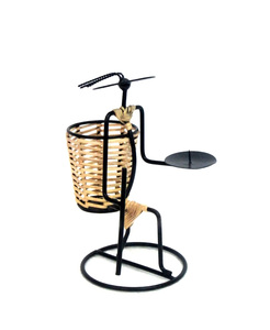 เชิงเทียนเหล็กทำด้วยมือพร้อมตะกร้าไม้ไผ่ออกแบบมาสำหรับตกแต่งบ้าน - Product Image 6
