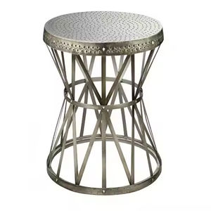 Table d'appoint personnalisée en or Table basse en métal au design minimaliste et exclusif Meubles à base enduite de poudre noire - Product Image 3