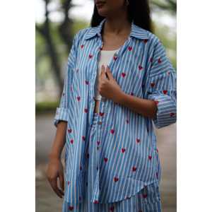 Ensemble deux pièces en lin bleu Heartbeat pour femmes, tenue de bureau décontractée - Haut court et jupe longue en tissu tissé, saison estivale - Product Image 3