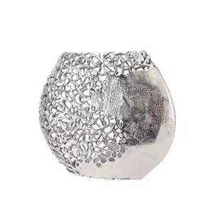 Florero de metal niquelado, centro de mesa decorativo de diseño vintage y moderno para oficina en casa o regalos de boda - Product Image 1