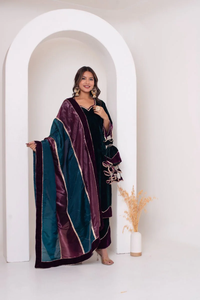 Conjunto de traje de terciopelo verde informal GHAZAL con borla de cintura Natural Dupatta de seda COSMOS para adolescentes - Product Image 4