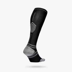 Chaussettes de course haute performance avec zones en maille et tissu anti-odeur conçues pour garder les pieds au frais, au sec et confortables - Product Image 2