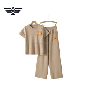 Ensemble de t-shirt à capuche blanc unisexe pour homme et short en polaire avec logo personnalisé |   Sweat-shirt à capuche décontracté d'hiver |   100% coton molletonné - Product Image 2