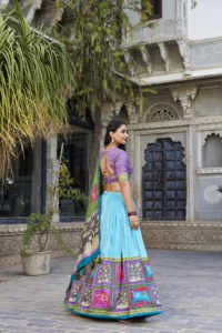 High End Tasar Silk Kalamkari Print Lehenga Choli con Can Stitch y Tassel Dupatta para uso étnico Exportación a granel - Product Image 2