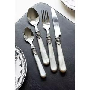 Ensemble de couverts en argent de conception artisanale attrayante de qualité supérieure avec poignée en marbre - Product Image 1