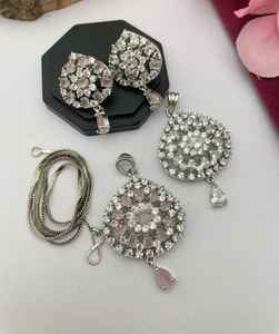 จี้ CZ พร้อมโซ่สำหรับผู้หญิงชุดสร้อยคอที่มีดีไซน์แตกต่างกันเหมาะสำหรับงานปาร์ตี้สวมใส่แบบชาติพันธุ์และแบบตะวันตก - Product Image 2