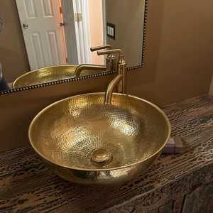 Évier en laiton contemporain pour les espaces de salle de bain minimalistes, offrant un design épuré et une sophistication métallique - Product Image 1