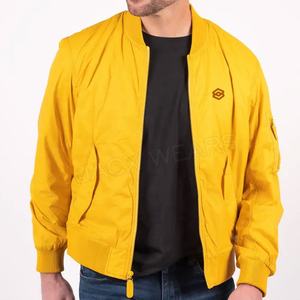 Venta al por mayor de chaqueta bomber con logotipo personalizado para los hombres de estilo de la calle con cuello alto y cierre de cremallera para el invierno - Product Image 1