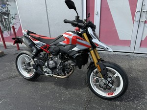 Ducati Hypermotard V2 SP : Nouvelle Moto Supermotard Adulte en Stock à Prix Imbattable - Product Image 1