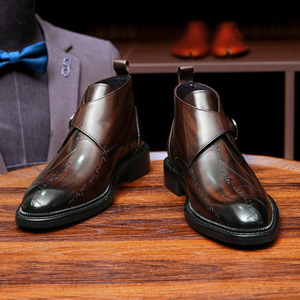 Chaussures brogues en daim souple avec bords perforés et semelle légère, chaussures décontractées pour hommes, chaussures tendance - Product Image 1