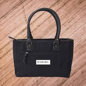 ¡Novedad de 2023! Bolsos de mano Western Weekender para mujer, piel de vaca hecha de Parte delantera azética parcheada con lona reciclada con asas de cuero - Product Image 3