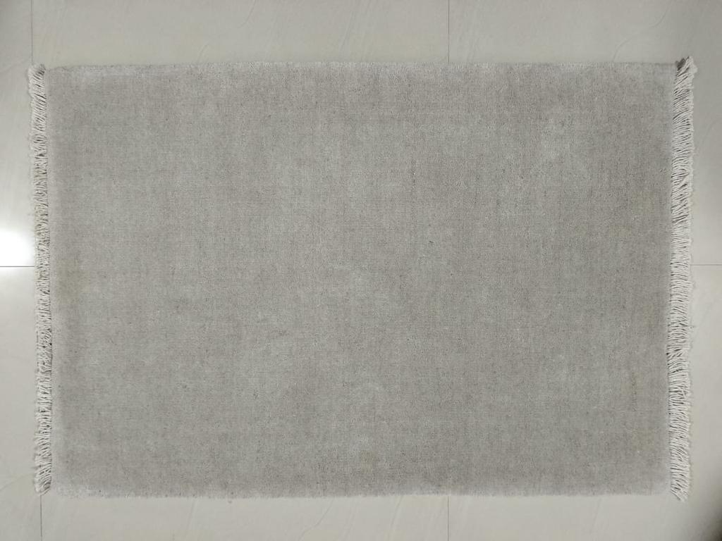 สีเทาอ่อน