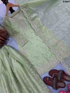 Costume Salwar Kameez de style indien et pakistanais en tissu Jimmi Cho avec broderie, séquence et travail de codage Dori, travail à la main Moti - Product Image 6