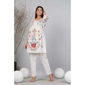 Conjunto de Dos Piezas Casual para Mujer, Bordado en Algodón, Talla XS/XS, Top de Manga Tres Cuartos con Pantalones, Diseño Elegante - Product Image 5