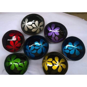 Cuenco de cáscara de coco recuperado, cuidadosamente lijado, perfecto para hogares de estilo ecológico y servicio de comida artesanal - Product Image 2