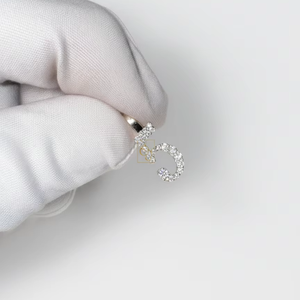 Joyería de moissanita de lujo oro blanco 14K sólido helado personalizado Número de la suerte fecha collar conmemorativo pequeño colgante de diamante regalo - Product Image 1