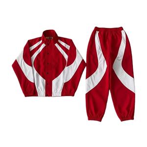 ชุดวอร์มผู้ชายสีแดงพิมพ์ลายแบบแอซิดวอช น้ำหนักเบา พร้อมโลโก้สั่งทำพิเศษ เสื้อแจ็คเก็ตซิปเต็มตัว กางเกงจ็อกเกอร์ สำหรับออกกำลังกายและเล่นกีฬา รับผลิตแบบ OEM - Product Image 2