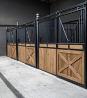 Stalles pour chevaux de qualité supérieure Porte de boîte pour chevaux Stalles pour chevaux Boîte pour chevaux Écurie pour chevaux avec porte coulissante et fenêtre en V