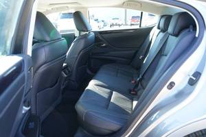 Lexus ES-300h d'occasion 2023, 5 places, conduite à gauche, état parfait, norme Euro IV, garantie 1 an - Product Image 4