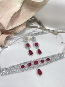 Exquisito conjunto de gargantilla de piedra con acabado plateado, joyería de diseñador con pendientes para mujer, para colección tradicional y de fiesta - Product Image 2