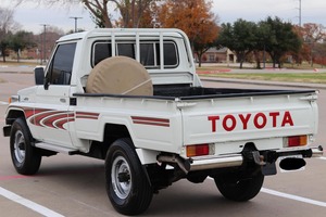 Toyota LandCruiser Pickup 4x4 Volante a la izquierda FJ75 Manual de 5 velocidades 4 litros 6 cilindros 4WD - Product Image 2