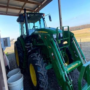 Entrega rápida en los tractores agrícolas John Deeere 6105E Compre ahora en stock Equipo agrícola confiable disponible - Product Image 5