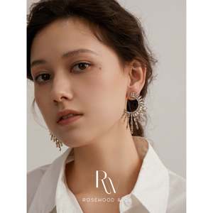 Pendientes de tuerca de oro con circonita blanca, diseño de rayos de sol y estrella metálica, estilo llamativo y moderno, joyería elegante para la oreja - Product Image 1