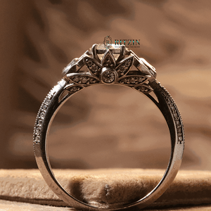 Anillo de Compromiso con Moissanita de Corte Redondo en Plata de Ley y Oro Rosa con Engaste de Puntas para Mujer - Product Image 2