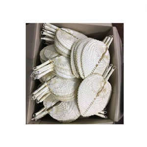 Abanico hecho a mano con material de bambú natural colorido en forma de corazón HOJA DE plam abanico para verano 99GD de Vietnam - Product Image 1