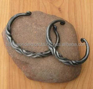 Bracelet en acier Damas fait main, forgé à la main, motif précieux, pour hommes et femmes, de Falak World Export - Product Image 3