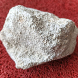 Pyrophyllite de qualité supérieure en bloc pour le revêtement des baguettes de soudage et les matériaux de flux, avec une stabilité et une pureté élevées aux températures élevées - Product Image 1