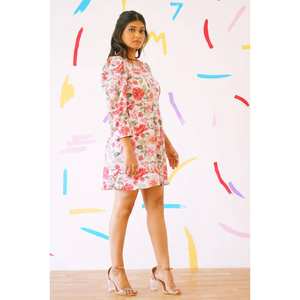 Robe florale blanche élégante pour femmes avec manches longues solides sur mesure grande taille pour la carrière d'église ou les vêtements de cérémonie décontractés d'été - Product Image 3