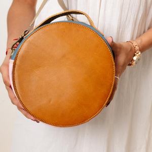 Bolso de hombro tipo bandolera de estilo Vintage de cuero genuino para mujer, diseño de girasol intrincado, portátil, estadio de verano, otoño y primavera - Product Image 3