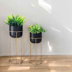 Elegante Maceta Negra con Soporte de Metal Dorado para Decoración de Piso, Ideal para Plantas de Interior, Esquinas de Sala de Estar Moderna y Hogar - Product Image 6