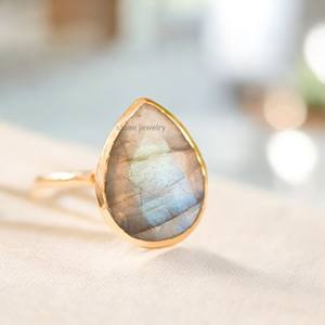 Magnifique bague statement en argent sterling 925 avec serti clos en labradorite feu, style bohème, bijou fait main en pierre précieuse naturelle - Product Image 2