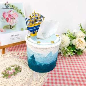 Porte-mouchoirs en résine de luxe avec des accents de fausses pierres précieuses et parfaits pour la décoration intérieure glamour et les espaces personnels - Product Image 4