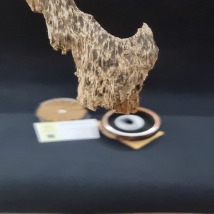 Elegancia en cada bocanada: Pure Agarwood Oud Chips Huy Phat - Product Image 2