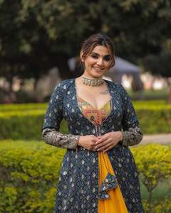 Launch – robe de soirée et veste de travail, tenue traditionnelle Lehenga, Look broderie lourde - Product Image 1