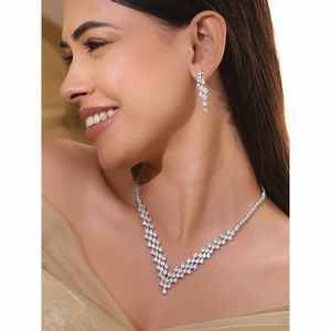 Conjunto de Collar en Forma de V con Circonita Cúbica y Cristal Chapado en Rodio, Cinta Blanca, Joyería Fina Hecha en India - Product Image 2