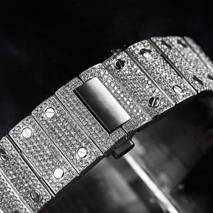 นาฬิกาผู้ชายสไตล์ฮิปฮอปสุดหรู ประดับเพชรโมอิสซาไนต์ VVS ระดับพรีเมียม หน้าปัดตัวเลขโรมัน ผ่านการทดสอบเพชร ระบบจักรกล ขายส่ง - Product Image 2