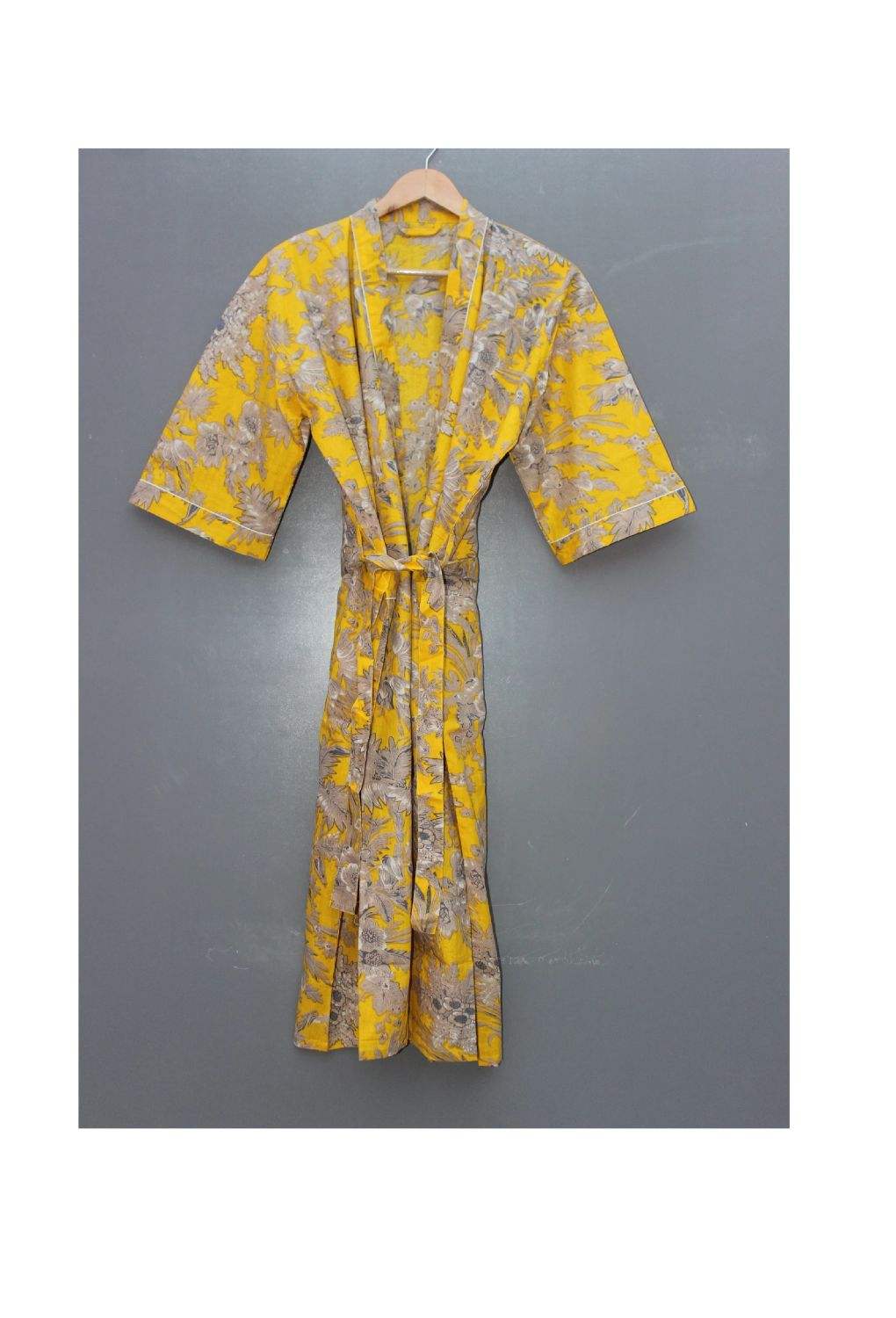 สีเหลือง