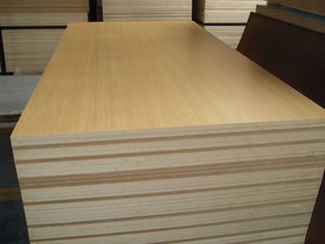 Tablero de partículas laminado Flakeboard para muebles y uso en interiores Tablero de partículas de superficie terminada del fabricante - Product Image 5