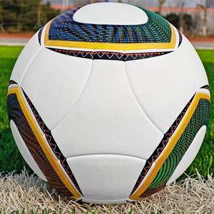Balones de fútbol de cuero PU con logotipo personalizado de alta calidad Tamaño oficial 5 Fútbol profesional duradero para deportes. - Product Image 2