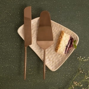 Serveur à gâteau en or martelé pour mariages, fêtes, cuisine à domicile, service de desserts, vaisselle élégante en provenance d'Inde - Product Image 4