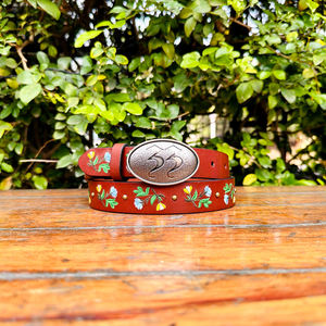Cinturón de Cuero Genuino de Búfalo de Agua para Mujer, con Bordado Floral de Diseño, Hebilla de Latón Macizo, Longitud Personalizable - Product Image 1