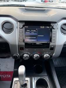 Toyota Tundra Double Cab Pickup 2021, boîte automatique/manuelle, sièges en cuir, intérieur foncé, pneus R20, conduite à droite, à vendre - Product Image 5