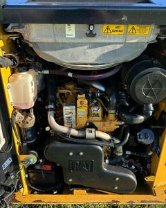 Chargeuse compacte sur chenilles CAT 259D, moteur diesel Caterpillar, mini-chargeuse jaune, équipement de construction haute performance - Product Image 6