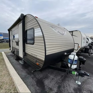 Forest River Fsx 190SS 2018, belle caravane miniature 4x4 d'occasion, légère, style moderne, cuisine de luxe, capacité de couchage pour 4 personnes - Product Image 1