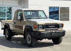 Camioneta Land Cruiser de Calidad en Venta, Motor Diésel, Tracción Delantera, Caja de Cambios Automática, Tamaño de Neumáticos R16, Volante a la Derecha, Cuero Oscuro - Product Image 5